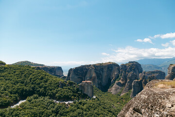 Naklejka premium Landschaft mit Gebirge und Meteora Kloster