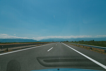 Fototapeta premium Schnellstrasse mit Landschaft Silhouette