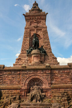 Kyffh&auml;userdenkmal bei Bad Frankenhausen mit Reiterstandbild des deutschen Kaisers Wilhelm und Friedrich Barbarossa Rotbart