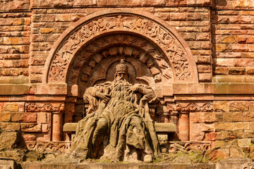 Der schlafende deutsche Kaiser Friedrich Barbarossa Rotbart im Berg - Kyffhäuserdenkmal