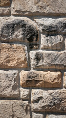 Muro de piedras desgastado por el tiempo