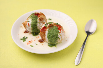 Indian street food Dahi vada Dahi Bhalla with green chutney, tamarind chutney chaat appetizer thayir vadai curd vada soaked in yogurt. North Indian snack Delhi Mumbai India, sri Lanka ,Pakistani food 