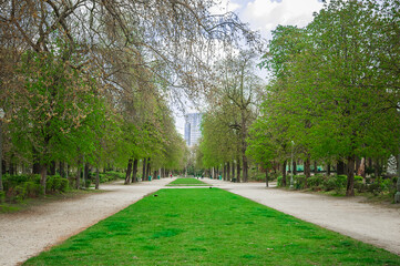 a green corner in the heart of Europe. Municipal villa adjacent to the Royal Palace