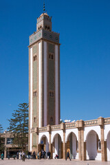 Fototapeta premium Mezquita Lebanon en el centro urbano de la ciudad de Agadir en Marruecos