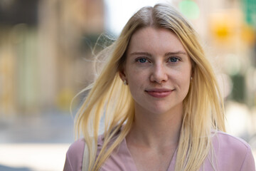 Obraz premium Young caucasian woman in city smile happy face portrait