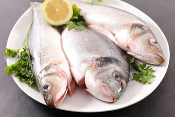 raw fish with lemon and herbs