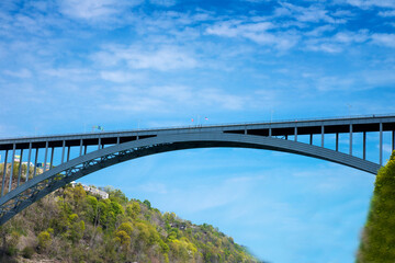 Obraz premium Overbridge Above The Niagara Falls River