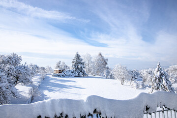 Schneelandschaft, Blauer Himmer