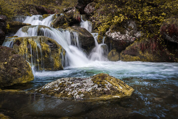 Fototapeta premium Pose longue d'une cascade dans les Pyrénées - Ariège - Occitanie - France