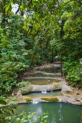 Pozas de Siete Altares, Livingston, Izabal, Guatemala. Destino turístico, verde y refrescante