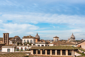 Fototapeta na wymiar View of buildings´ rooftops in Rome