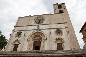 Fototapeta na wymiar Todi - perspective view of the romanesque Cathedral on a cloudy day, Umbria in central Italy 