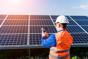 Inspector examination of photovoltaic modules using a thermal imaging camera