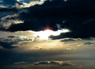 Obraz premium the sun peeked out from behind the clouds