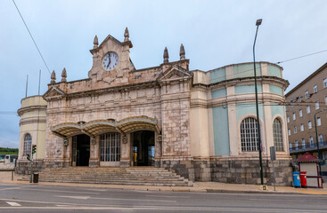 Fototapeta na wymiar Coimbra B. Estação de caminhos de ferro de Coimbra.