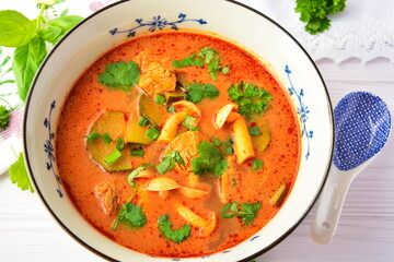Zupa tajska tom yum