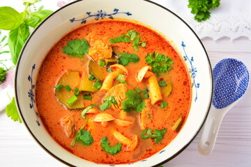 Zupa tajska tom yum