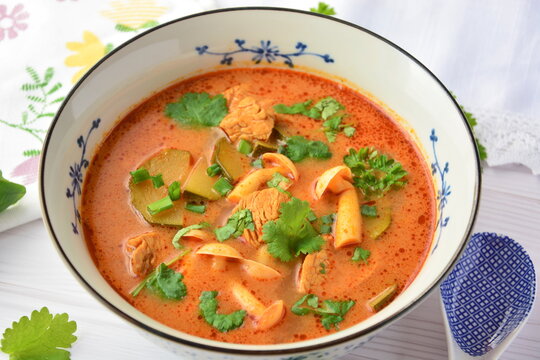Zupa tajska tom yum