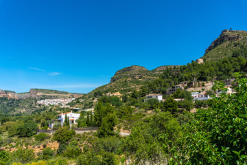 Fototapeta na wymiar View of the beautiful town of Chulilla in the mountains of the Valencian community. Spain