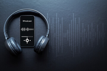 Podcast music. Mobile smartphone screen with podcast application, sound headphones. Audio voice with radio microphone on black background. Broadcast media music banner with copy space. - obrazy, fototapety, plakaty