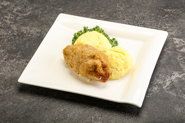 Crispy chicken cutlet with mashed potato