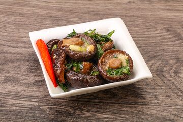 Marinated shiitake mushrooms with herbs