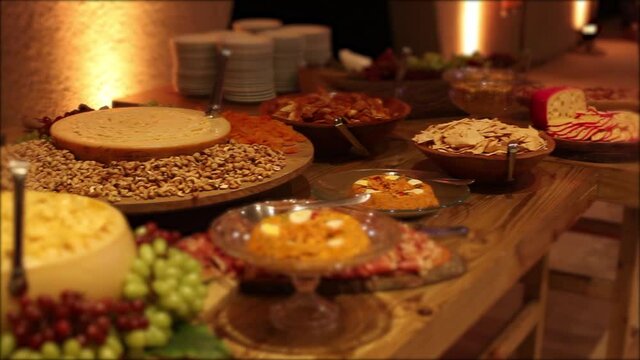 Table with assorted foods - QUEIJOS/cheese - Trancoso_BA