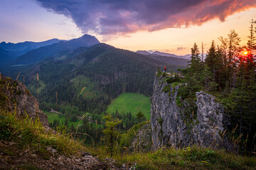 Zachód słońca nad Tatrami podziwiany z Nosala. Zakopane - Kalatówki, Dolina Bystrej © K. Skubala