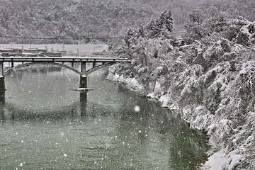 冬のメガネ橋の風景（山形県大江町）

