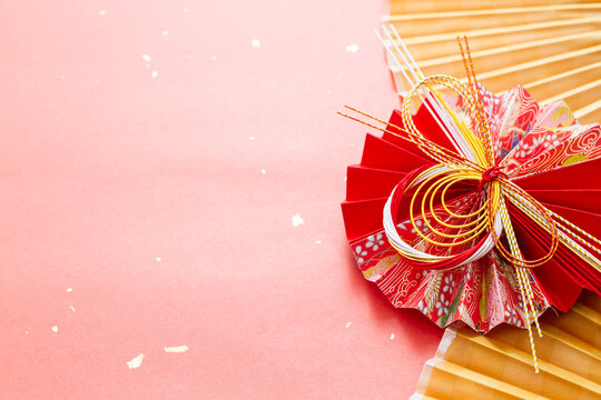 日本の正月飾り　和紙の和風背景　年賀状