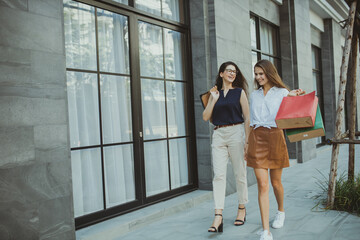 Young woman with shopping bags. Happy woman with shopping bags enjoying in shopping. lifestyle concept. Fashion woman with shopping bags walking on street.