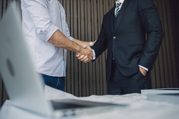 Fototapeta premium Business people shaking hands.
