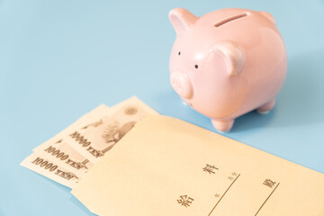 給料袋と貯金箱