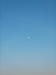 minimal blue light high cloudy fresh air gradient