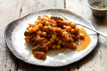 Chickpea with tomatoes, onion and courgette