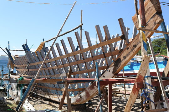 Schiffsbau an der K&uuml;ste Mariveles, Philippinen