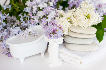 Fototapeta na wymiar bathroom in lilac. Spa treatment room aromatherapy beautiful room design