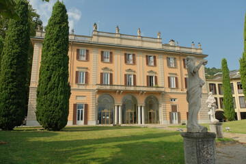 Fototapeta na wymiar Villa Gallia e il suo parco a Como, Lomnbardia.