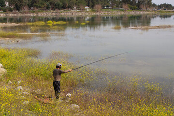 Obraz na płótnie Canvas fishing in the lake