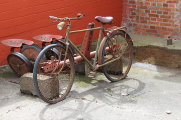Obraz premium Altes verrostetes Fahrrad