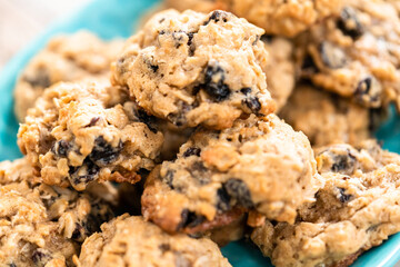 Chewy oatmeal raisin cookies
