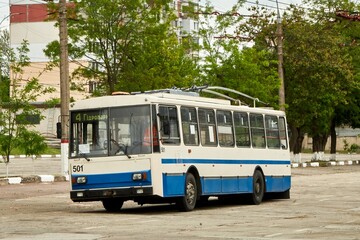 Fototapeta na wymiar trolley bus on the street