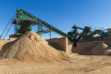 Gravel pit machinery with mills, conveyor belts and piles of sand © Siur