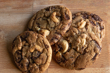 Obraz premium cookies with chocolate chips, cashew nuts, macadamia and raisin
