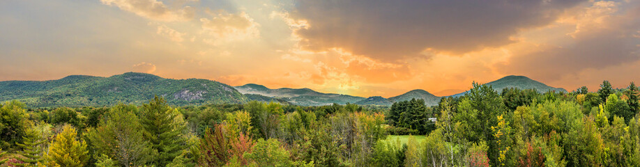 Fototapeta premium view to the white Mountains in New Hampshire