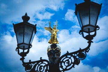 Fototapeta na wymiar Berlin Victory Column between lantern