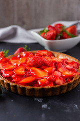 un délicieux gâteau aux fraises