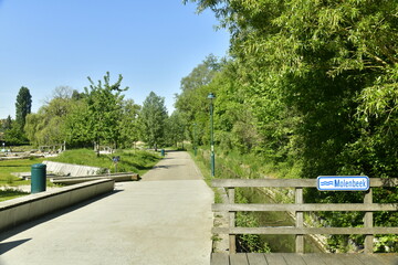 Promenade longeant le Molenbeek au parc Roi Baudoin à Jette
