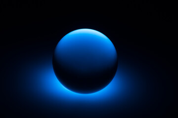 leuchtende blau Kugel aus Glas mit blauem Schatten