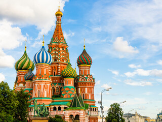 Fototapeta na wymiar Stunning view of the colorful architectures of Saint Basil's cathedral, Red Square, Moscow, Russia 